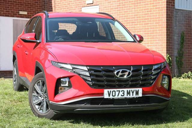 Hyundai Tucson 1.6 T-GDi 150ps SE Connect 4x4 vehicle Petrol Red