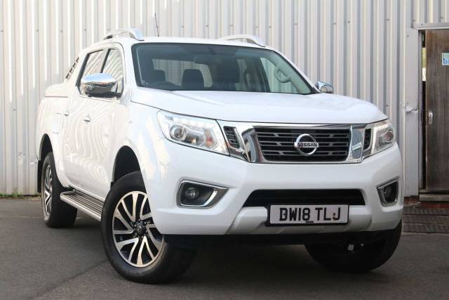 Nissan Navara Double Cab Pick Up Tekna 2.3dCi 190 4WD Pick-up Diesel White