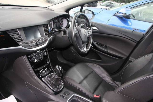 2017 Vauxhall Astra Sports 1.4T 16V 150 Elite 5dr